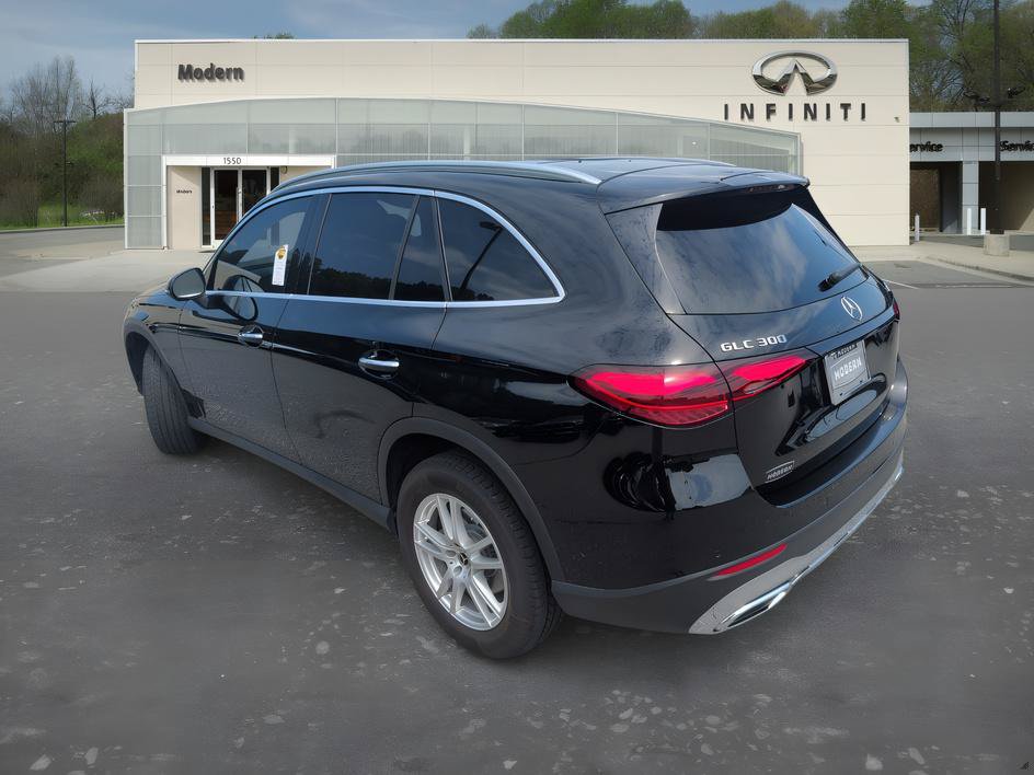 Used 2025 Mercedes-Benz GLC 300 4MATIC image 5