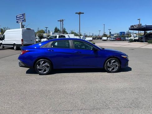 New 2025 Hyundai Elantra SEL image 6