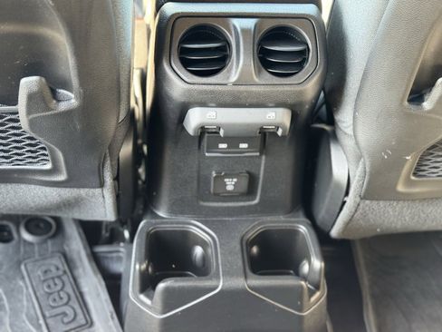Used 2024 Jeep Wrangler Unlimited Rubicon image 24