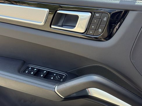 Certified 2022 Porsche Cayenne Turbo w/ Performance Package (PG2) AWD/4WD image 27