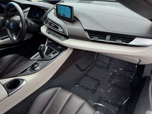 Used 2019 BMW i8 Roadster AWD/4WD image 22