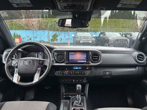 Used 2022 Toyota Tacoma TRD Off-Road w/ Technology Package image 19