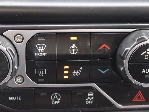 Used 2022 Jeep Wrangler Unlimited Rubicon w/ Cold Weather Group image 39