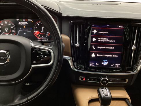 Used 2018 Volvo S90 T6 Inscription image 32