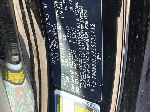 Used 2025 Kia Carnival image 36