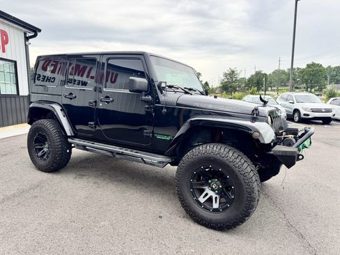 Used 2014 Jeep Wrangler Unlimited Rubicon w/ Dual Top Group AWD/4WD image 5