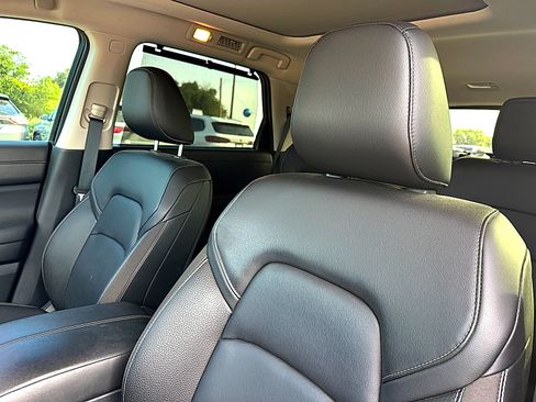 Used 2025 Nissan Pathfinder SL w/ SL Premium Package FWD image 7