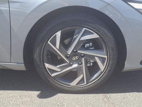 Certified 2025 Hyundai Elantra SEL FWD image 9