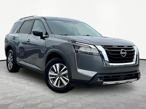 Used 2022 Nissan Pathfinder SL AWD/4WD image 3
