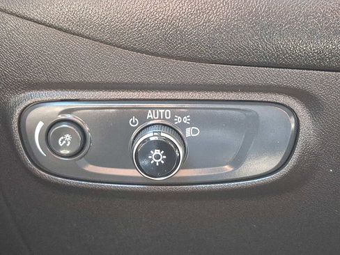 Used 2023 Chevrolet Equinox LS image 25