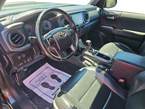 Used 2022 Toyota Tacoma TRD Sport w/ TRD Premium Sport Package AWD/4WD image 16