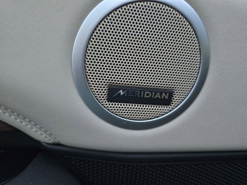 Used 2017 Land Rover Discovery HSE image 29