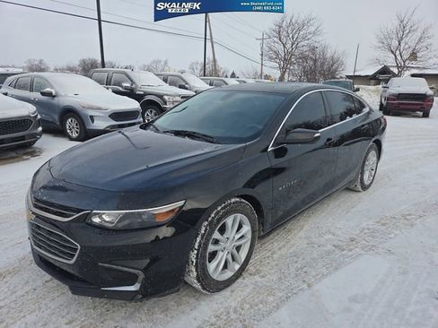 Used 2017 Chevrolet Malibu LT image 1