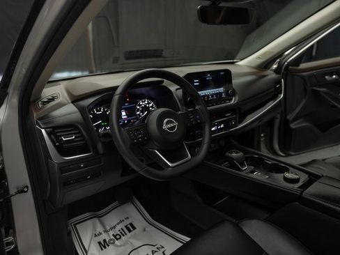 Used 2023 Nissan Rogue SL w/ SL Premium Package image 20