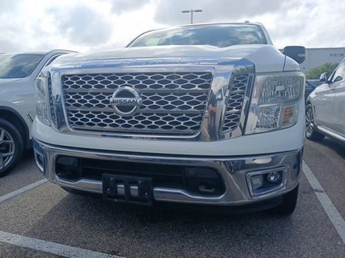 Used 2017 Nissan Titan SV AWD/4WD image 5