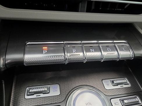 Used 2026 Lincoln Nautilus Premier AWD/4WD image 12