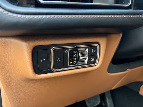 Used 2022 Lincoln Aviator Black Label w/ Class IV Trailer Tow Package image 21