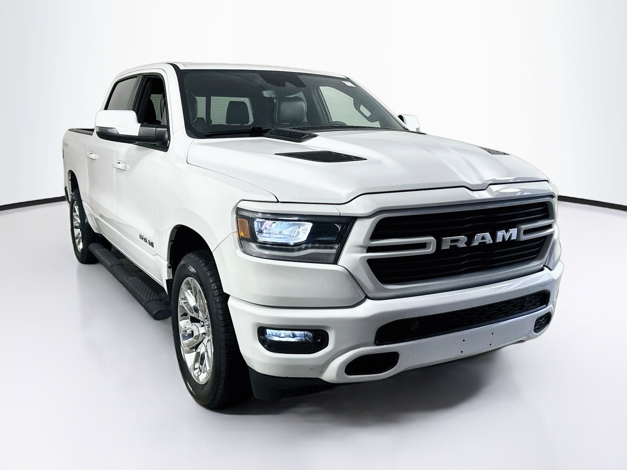 Used 2023 RAM 1500 Laramie AWD/4WD image 3