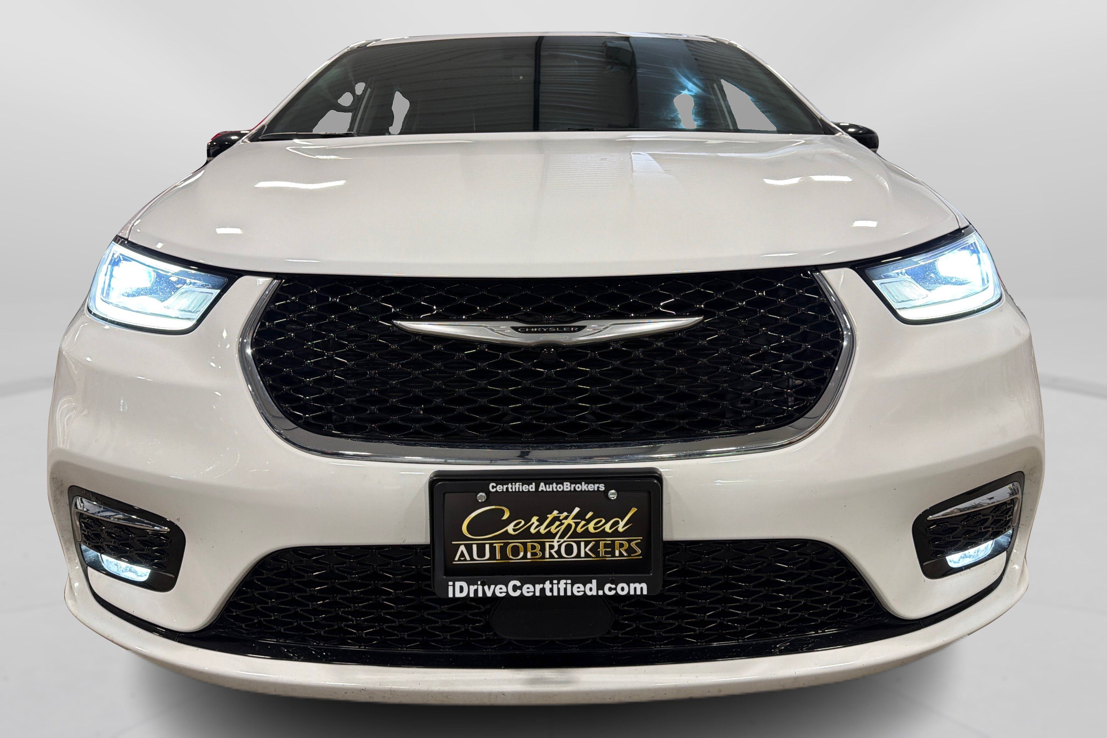 Used 2025 Chrysler Pacifica Select FWD image 10