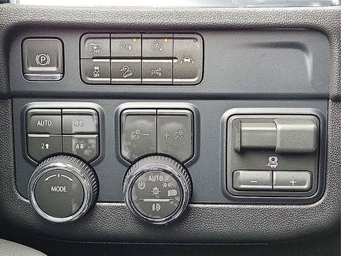 New 2026 Chevrolet Suburban Premier AWD/4WD image 22