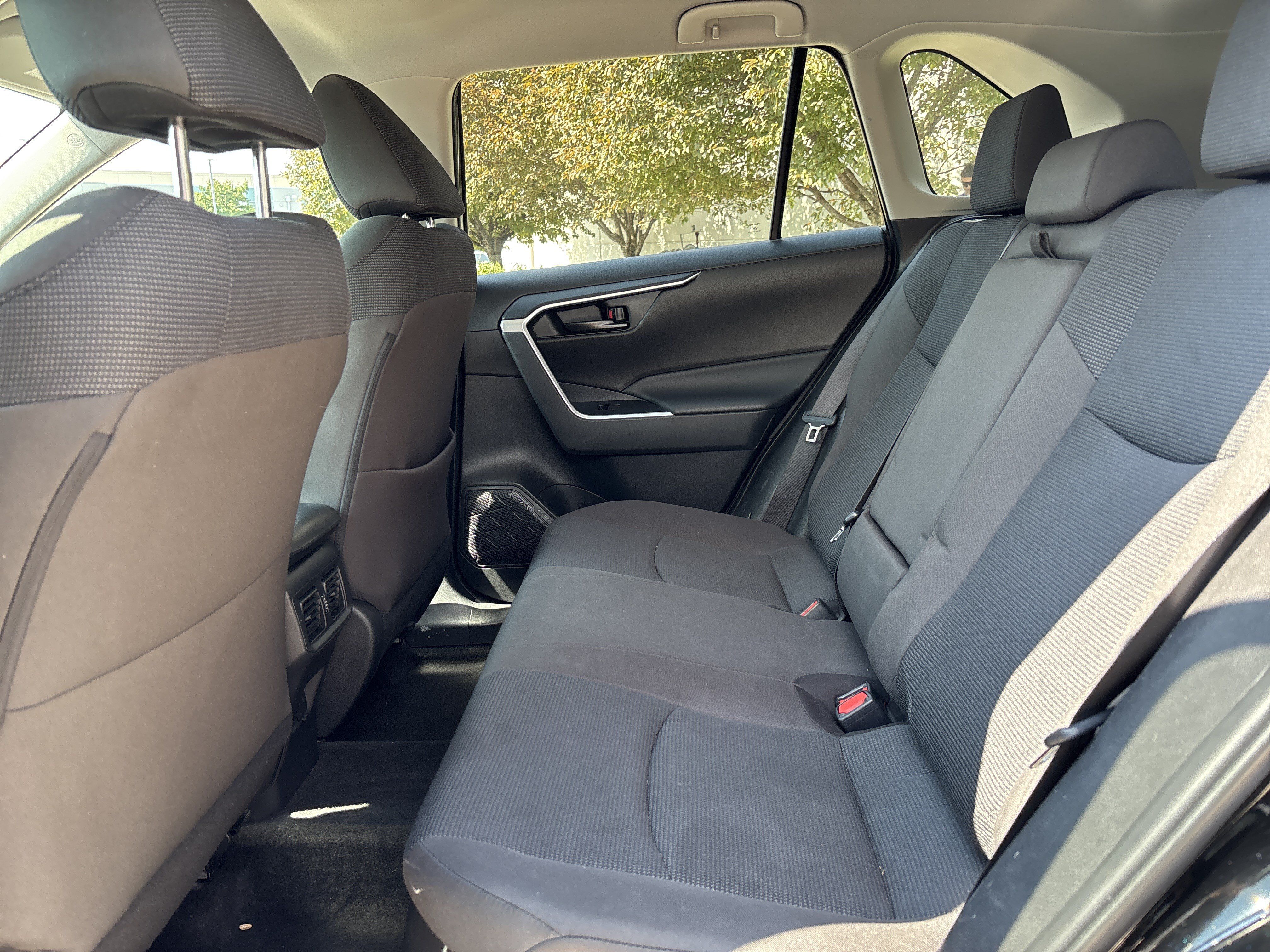 Used 2023 Toyota RAV4 LE AWD/4WD image 30