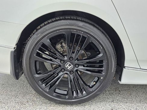 Used 2018 Honda Accord Touring image 15