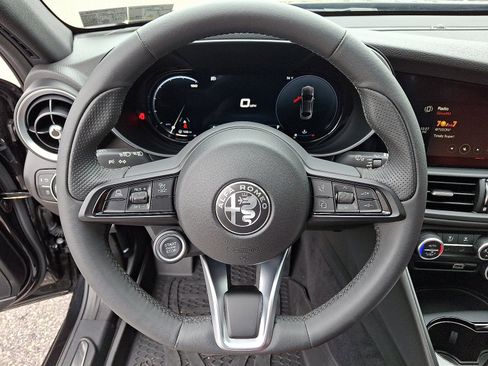 Used 2024 Alfa Romeo Giulia Ti w/ Performance Driving Package image 15