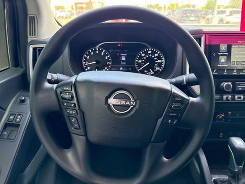 Used 2025 Nissan Frontier SV RWD image 14