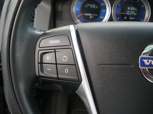Used 2013 Volvo XC60 T6 R-Design Platinum AWD/4WD image 39