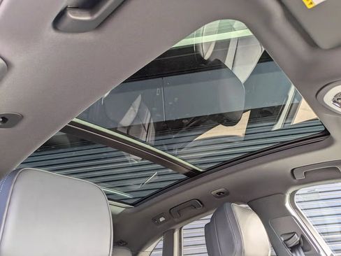 Certified 2026 Porsche Macan AWD/4WD image 27