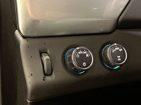 Used 2019 Chevrolet Suburban LT image 32