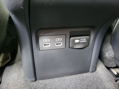 New 2026 Toyota Prius Plug-In Hybrid FWD image 7