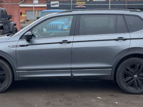 Used 2022 Volkswagen Tiguan SE R-Line AWD/4WD image 6