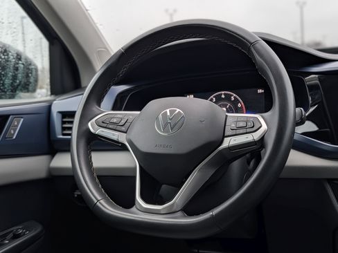 Used 2023 Volkswagen Taos SE image 14