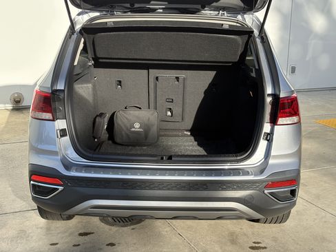 Used 2022 Volkswagen Taos SE image 9