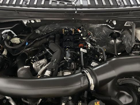 Used 2024 Ford Expedition XLT RWD image 7