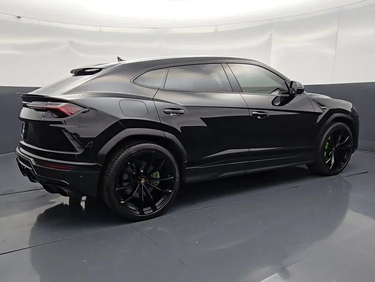 Used 2022 Lamborghini Urus AWD/4WD image 7