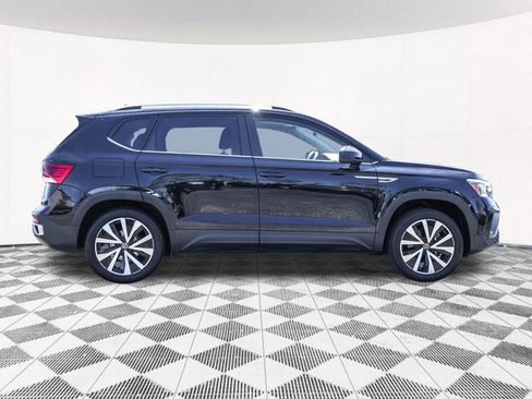 Certified 2023 Volkswagen Taos SE w/ Panoramic Sunroof Package AWD/4WD image 11