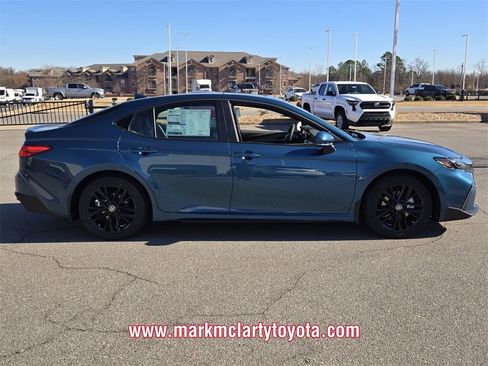 New 2026 Toyota Camry SE image 2