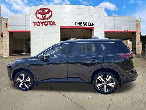 Used 2025 Nissan Rogue SL w/ SL Premium Package image 8