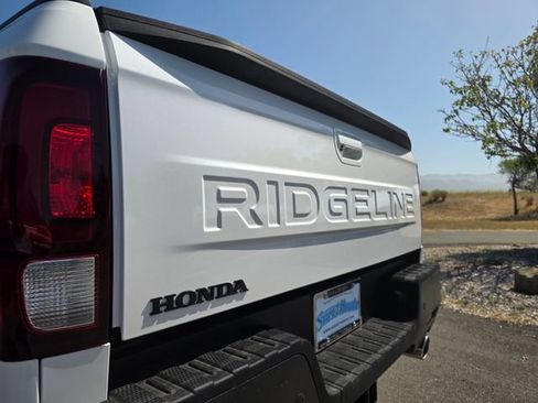 New 2026 Honda Ridgeline Black Edition image 11