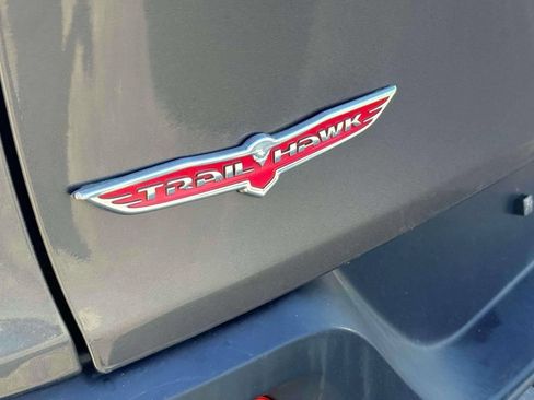 Used 2016 Jeep Cherokee Trailhawk w/ Cold Weather Group AWD/4WD image 9