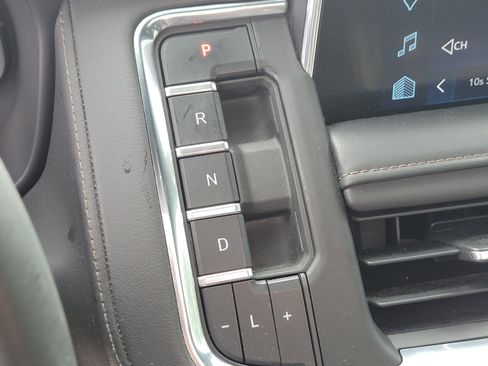 Used 2023 Chevrolet Suburban High Country image 29