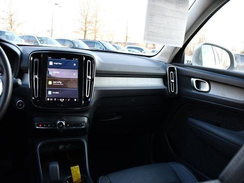 Certified 2025 Volvo XC40 B5 Core AWD/4WD image 17
