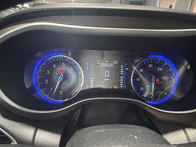 Used 2017 Chrysler Pacifica Touring w/ Tire & Wheel Group FWD image 4