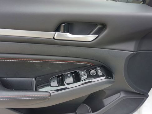 Used 2023 Nissan Altima 2.5 SR w/ SR Premium Package FWD image 4