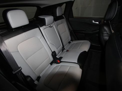 Used 2025 Ford Escape SE image 24