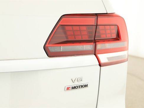 Used 2018 Volkswagen Atlas SEL Premium image 31