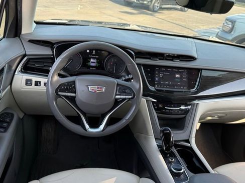 Used 2022 Cadillac XT6 Premium Luxury w/ Technology Package image 9