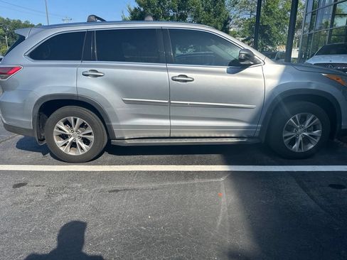 Used 2015 Toyota Highlander XLE FWD image 4